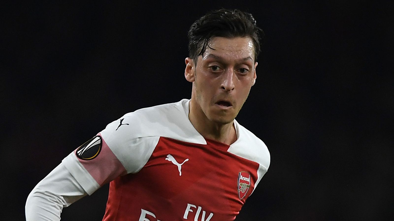 Mesut Ozil Returned To Action For Arsenal Against Bate - Emirates - HD Wallpaper 
