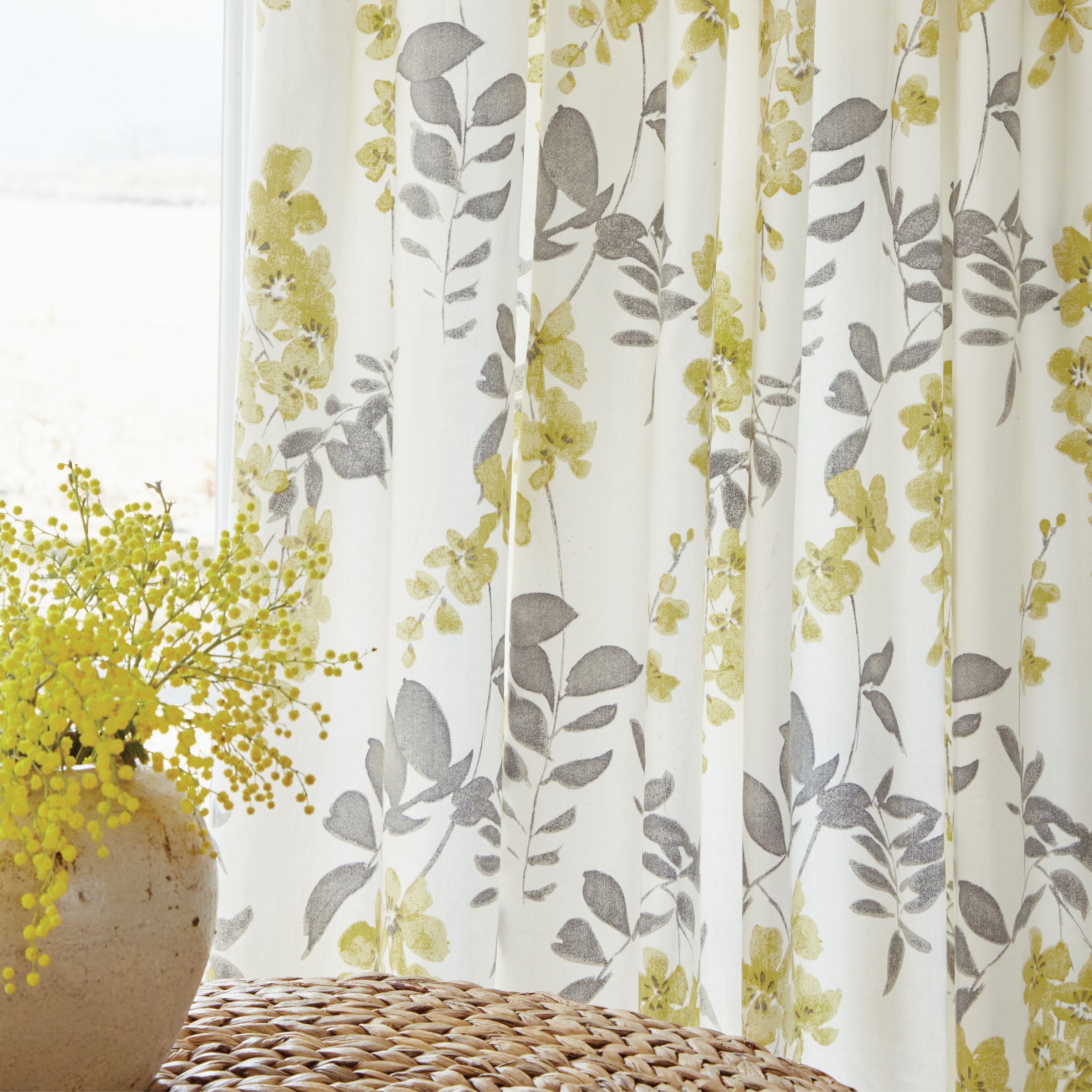 Grey And Yellow Floral Curtains - HD Wallpaper 