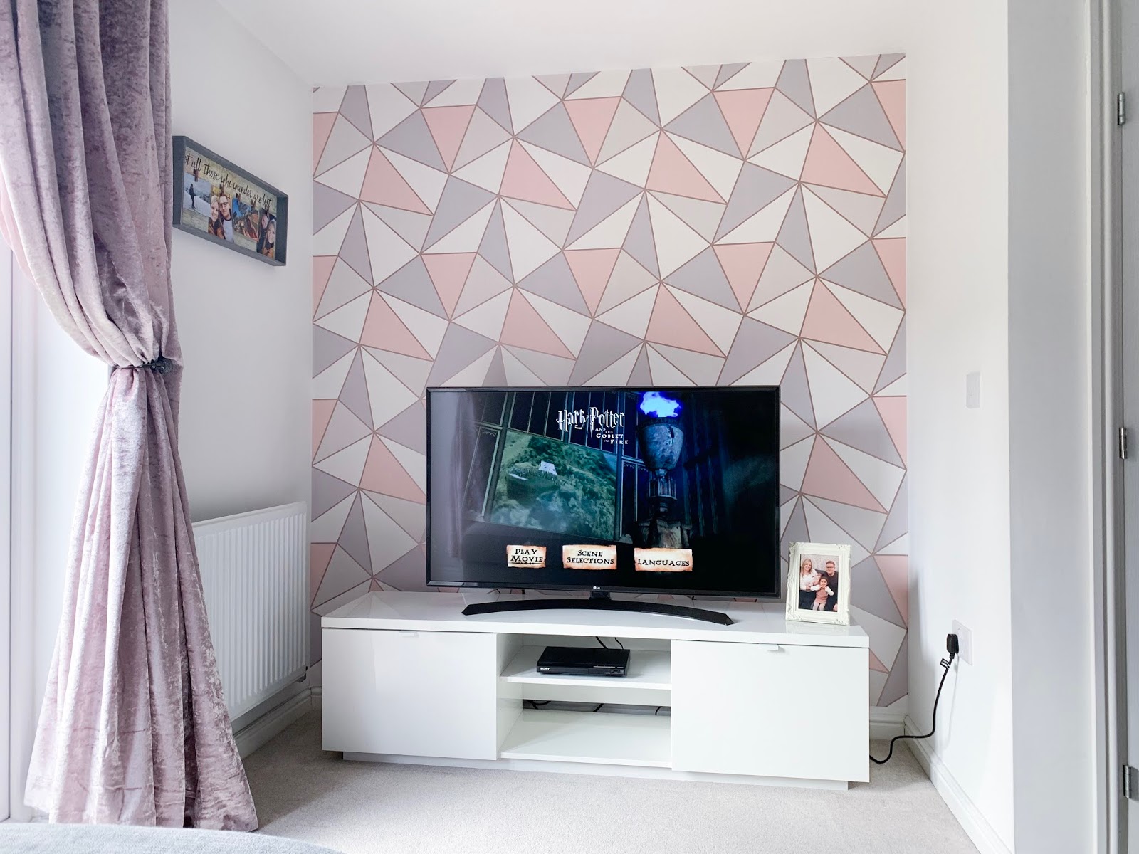 Rose Gold Geometric Wall - Frog Tape Girls Room - HD Wallpaper 