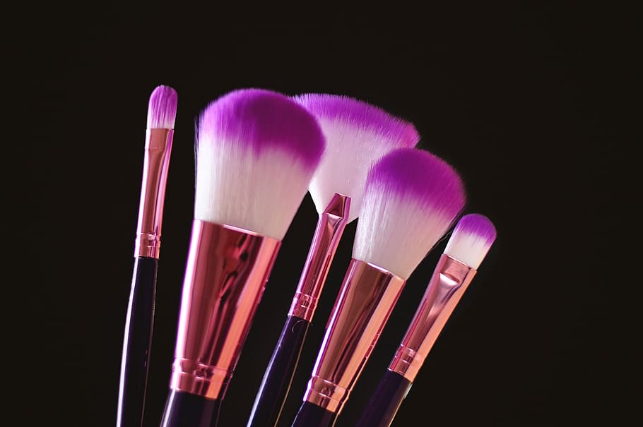 Makeup Brushes, Bristles, Purple, White, Black, Rose - Cosmetics - HD Wallpaper 