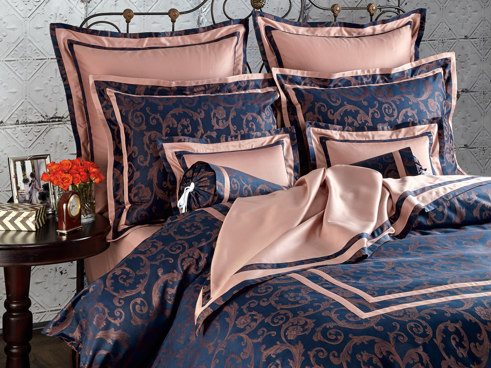 Martesana Damask Navy Copper 3083 - Navy And Copper Bedding - HD Wallpaper 