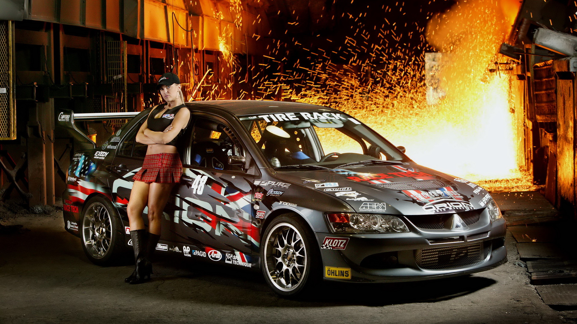 Mitsubishi Lancer And Girl Hd Wallpaper - Modified Mitsubishi Lancer Evo 8 - HD Wallpaper 