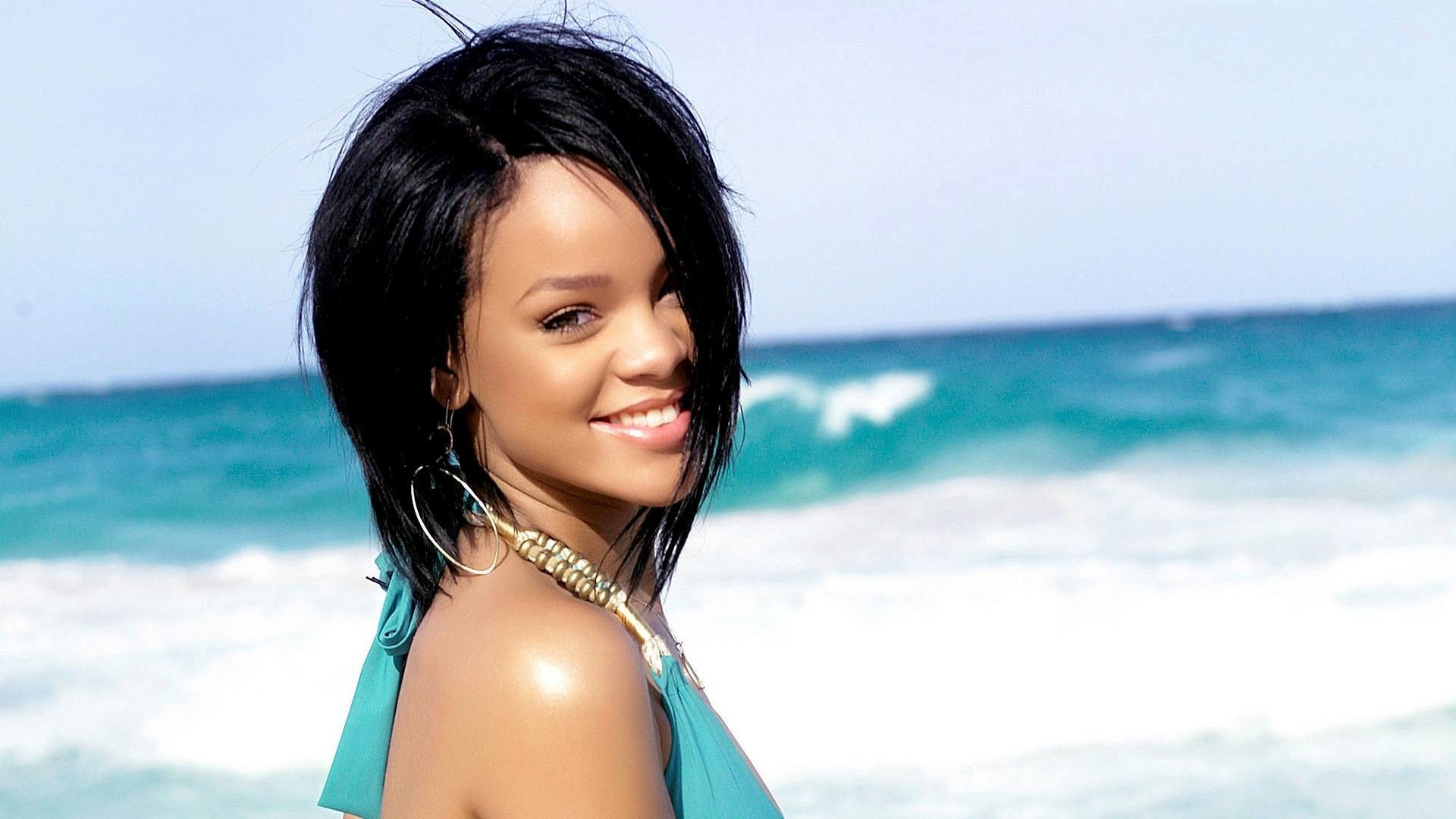 Rihanna Hd Wallpaper 5 By Alhuda 
 Data-src /w/full/c/6/5/27603 - Rihanna Short Hair Beach - HD Wallpaper 