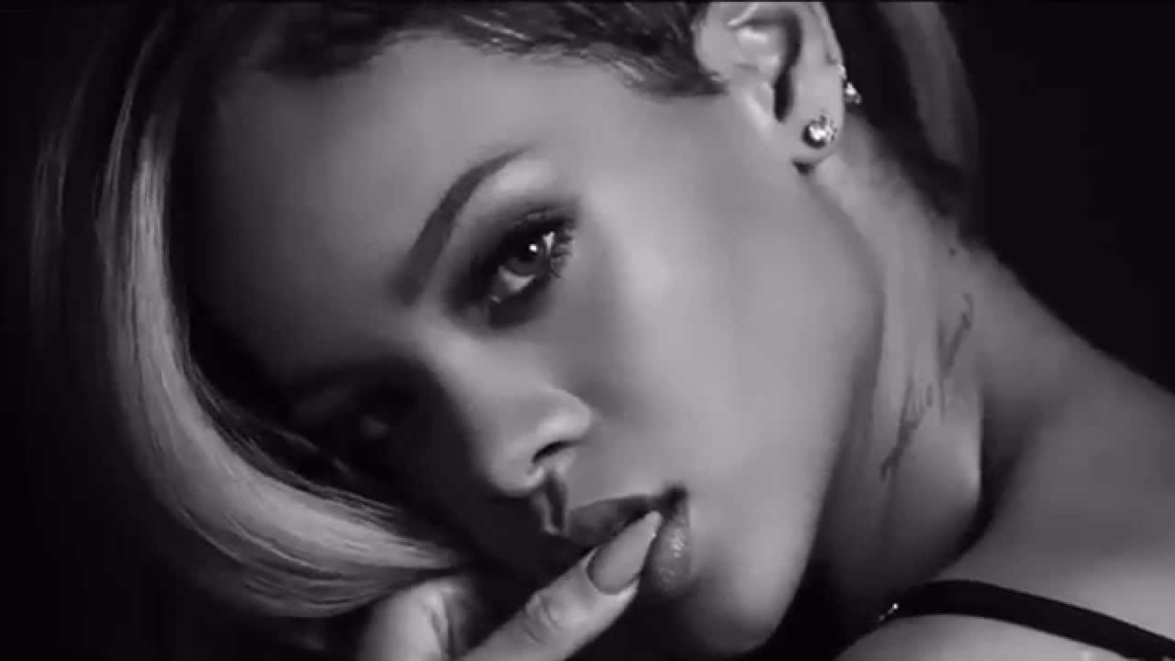 Black And White 2016 Rihanna 4k Wallpapers 
 Data-src - Rihanna 2016 Black And White - HD Wallpaper 