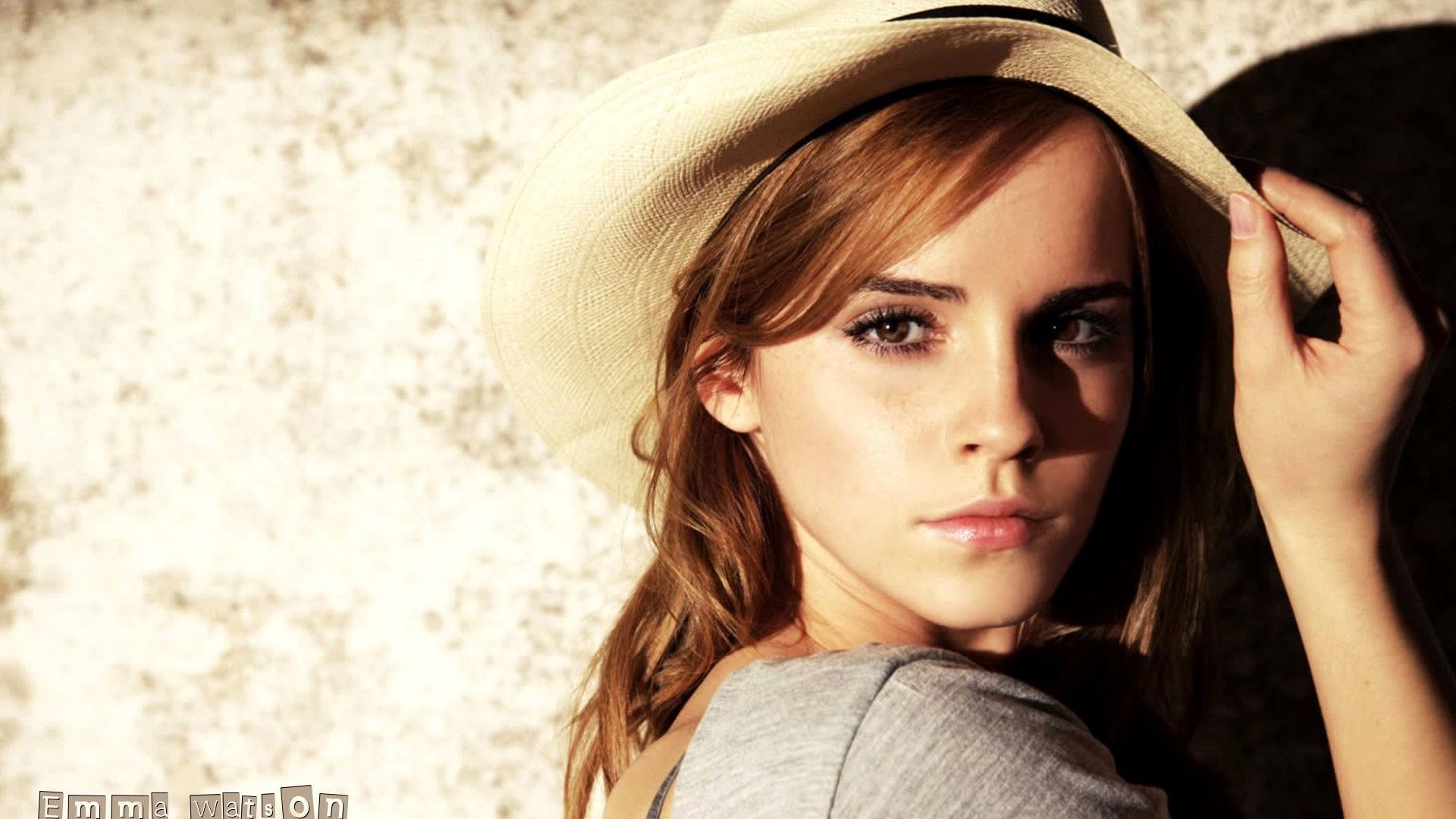Newest Hd Pics Of Hollywood Star Emma Watson - Emma Watson Photoshoot 2010 - HD Wallpaper 