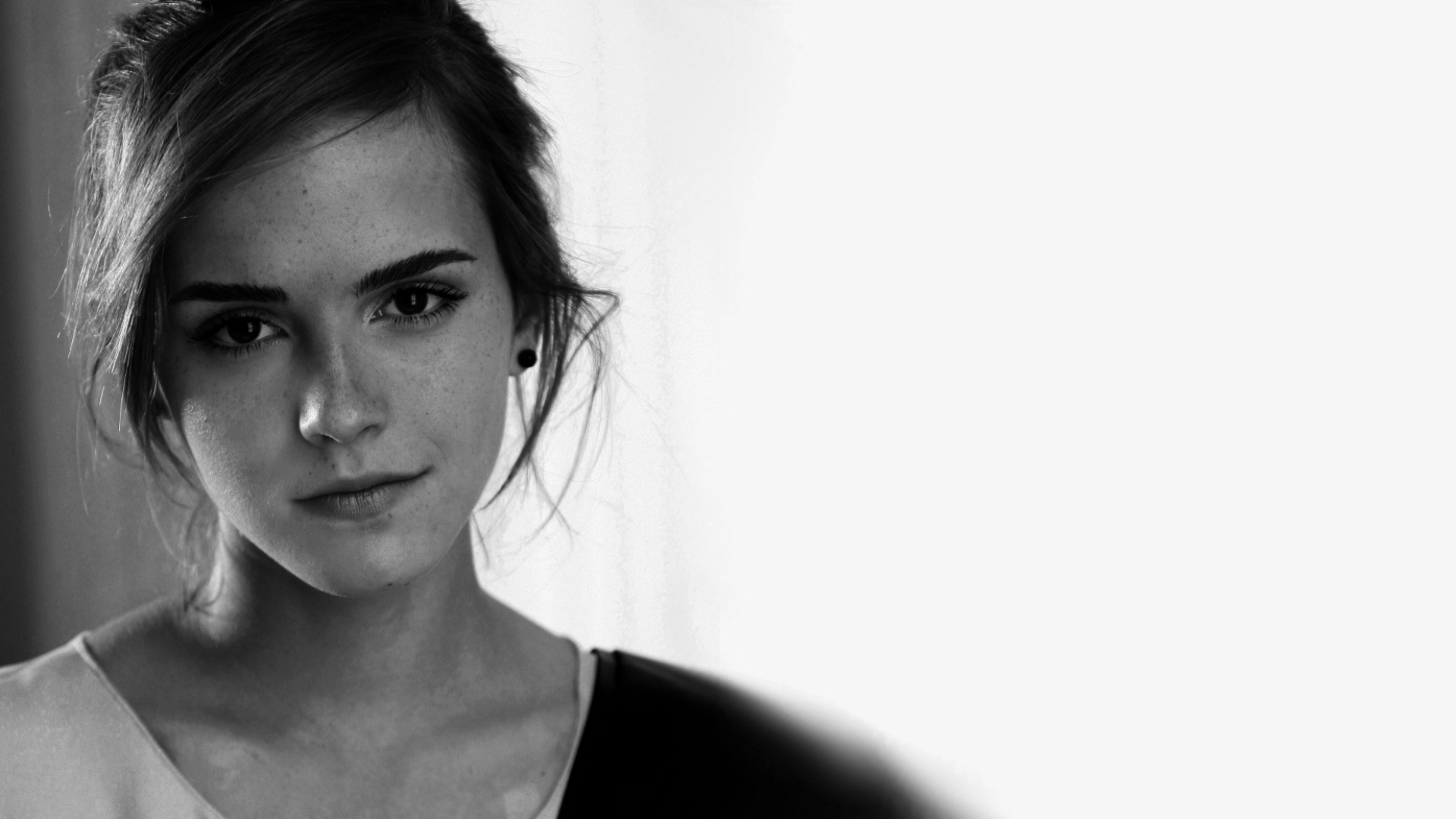 Emma Watson Wallpaper Black And White - HD Wallpaper 
