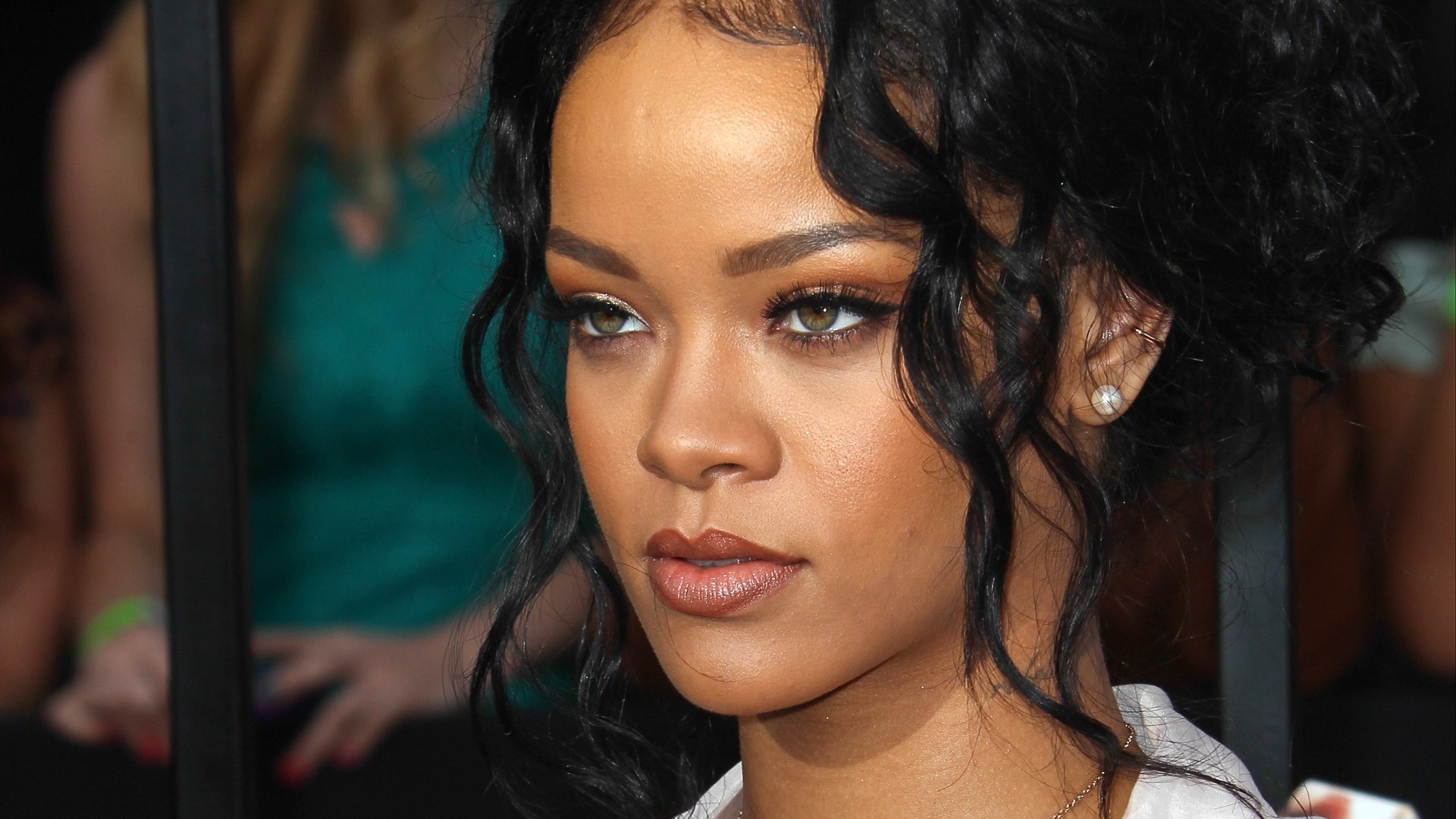 Rihanna Wallpaper Widescreen 
 Data-src - Rihanna 2014 Mtv Movie Awards - HD Wallpaper 