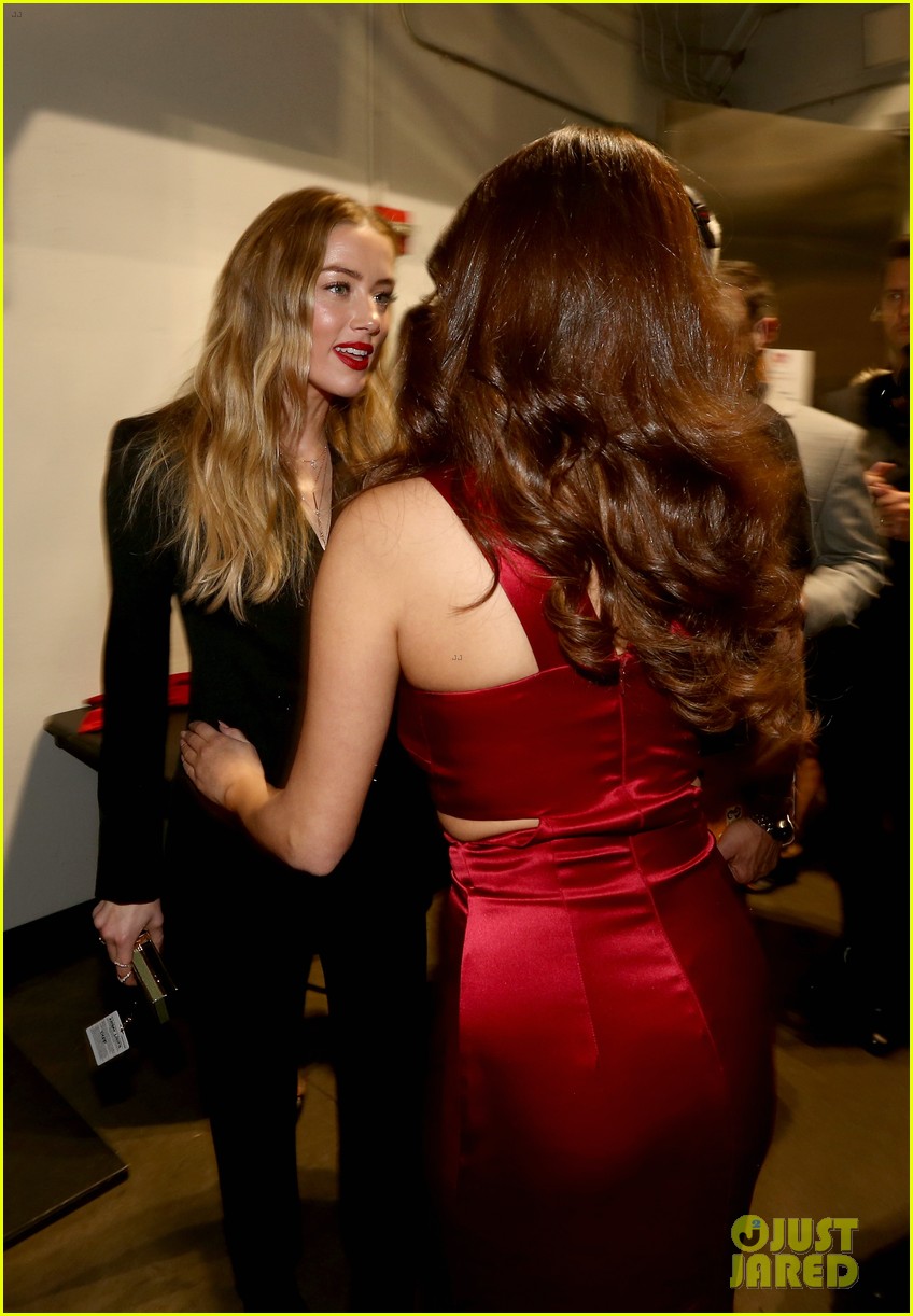 Amber Heard Runs Into Selena Gomez At Grammys - Amber Heard Selena Gomez - HD Wallpaper 