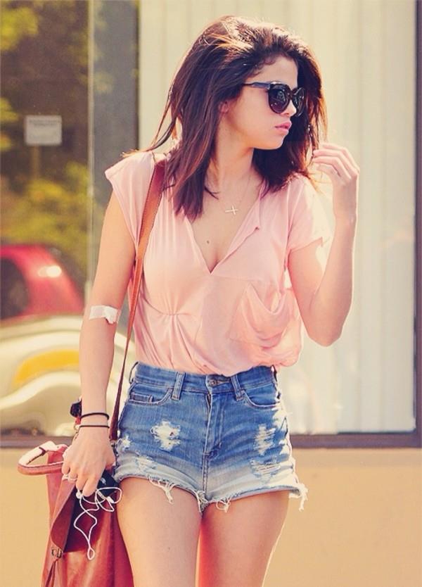 Shorts Cute Selena Gomez - 600x834 Wallpaper 
