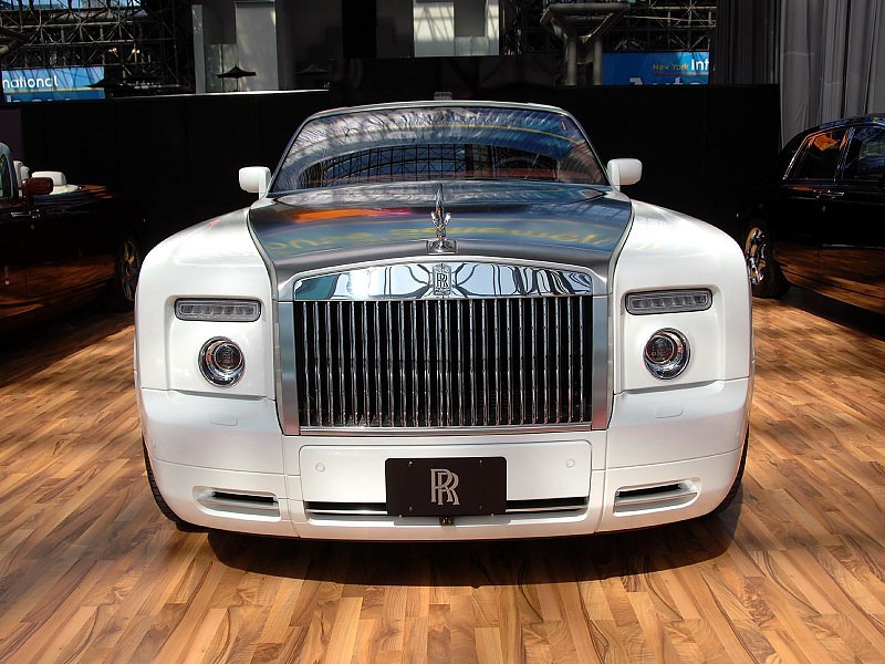 Rolls Royce Ghost Wallpaper - Best Rolls Royce In The World - HD Wallpaper 