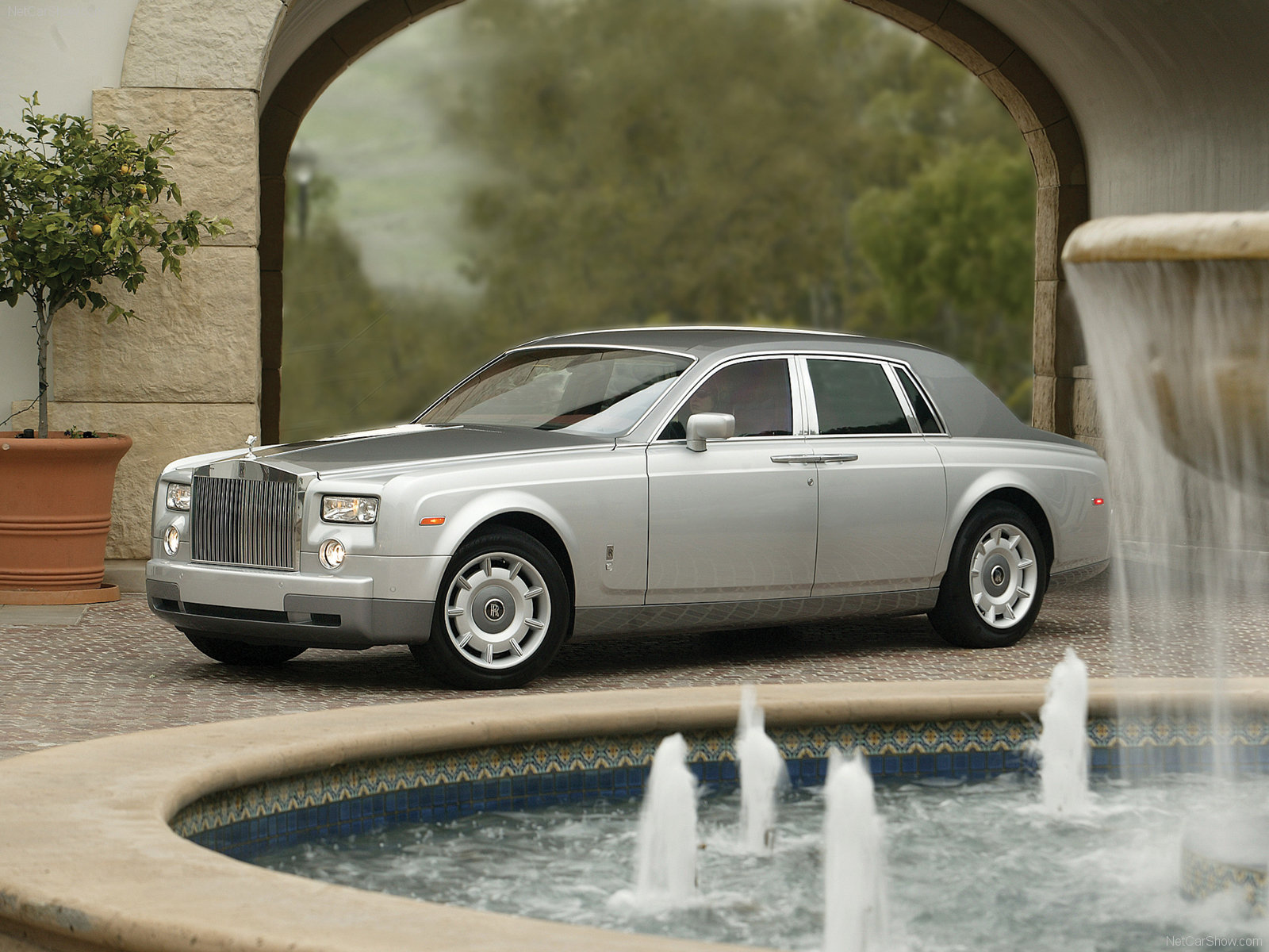 Rolls Royce Phantom - HD Wallpaper 