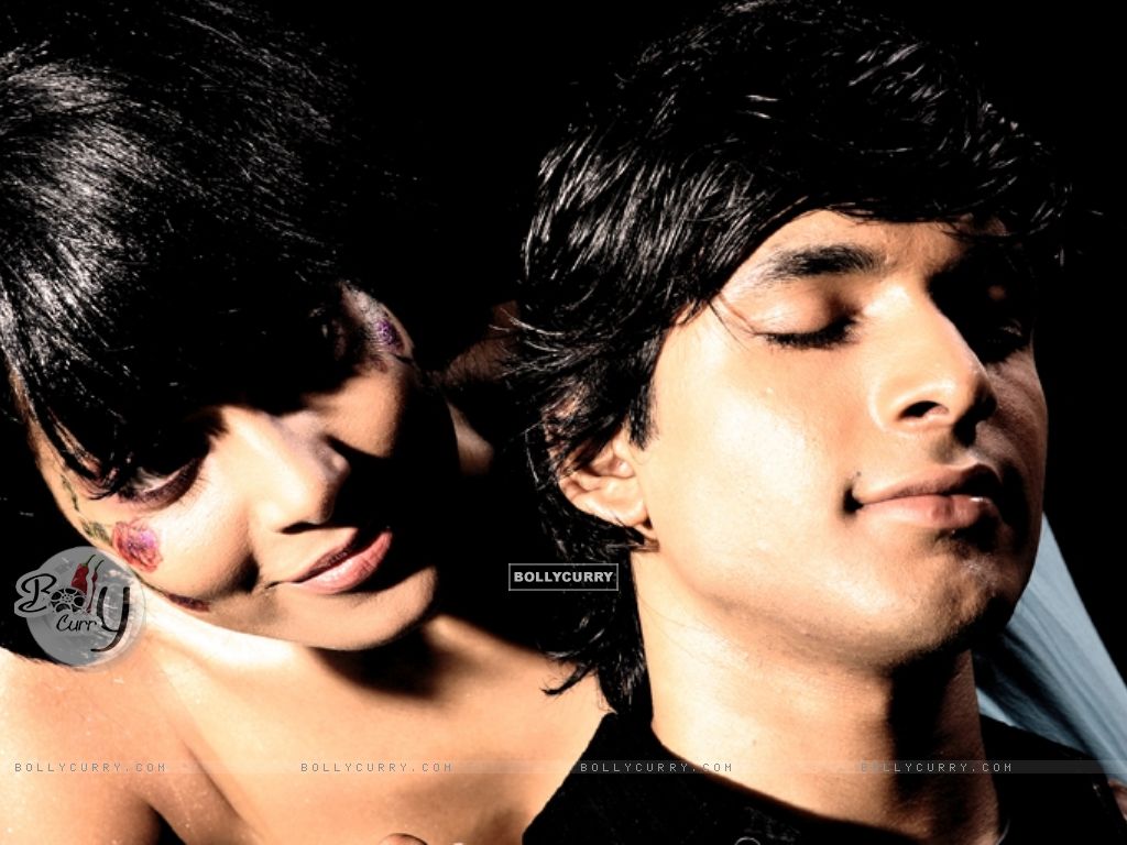 Romantic Scene Of Bipasha And Maradona Size - Girl - HD Wallpaper 