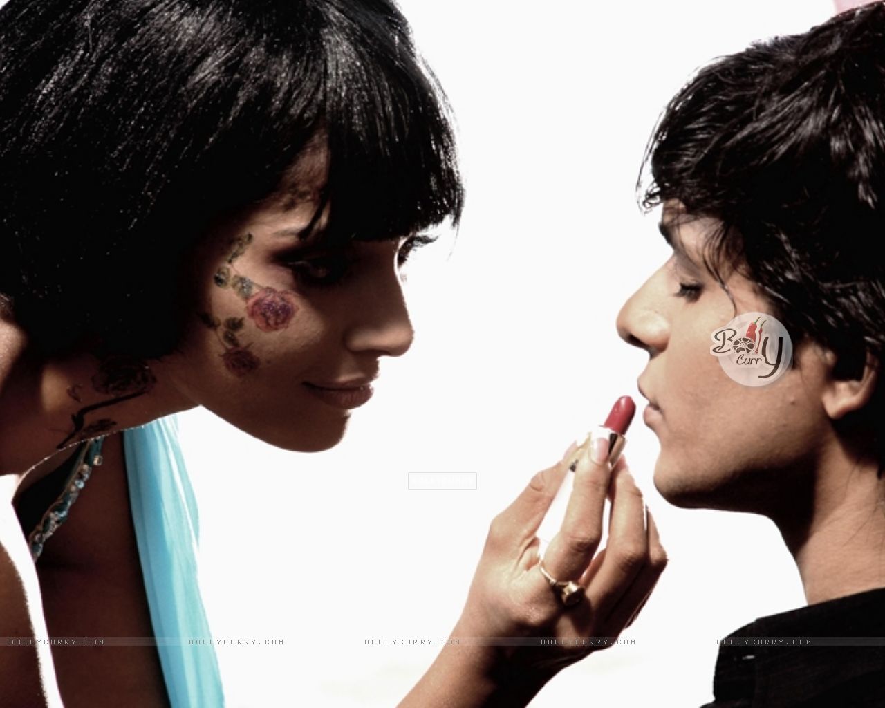 Bipasha Basu Doing Make-up Of Maradona Size - Girl - HD Wallpaper 