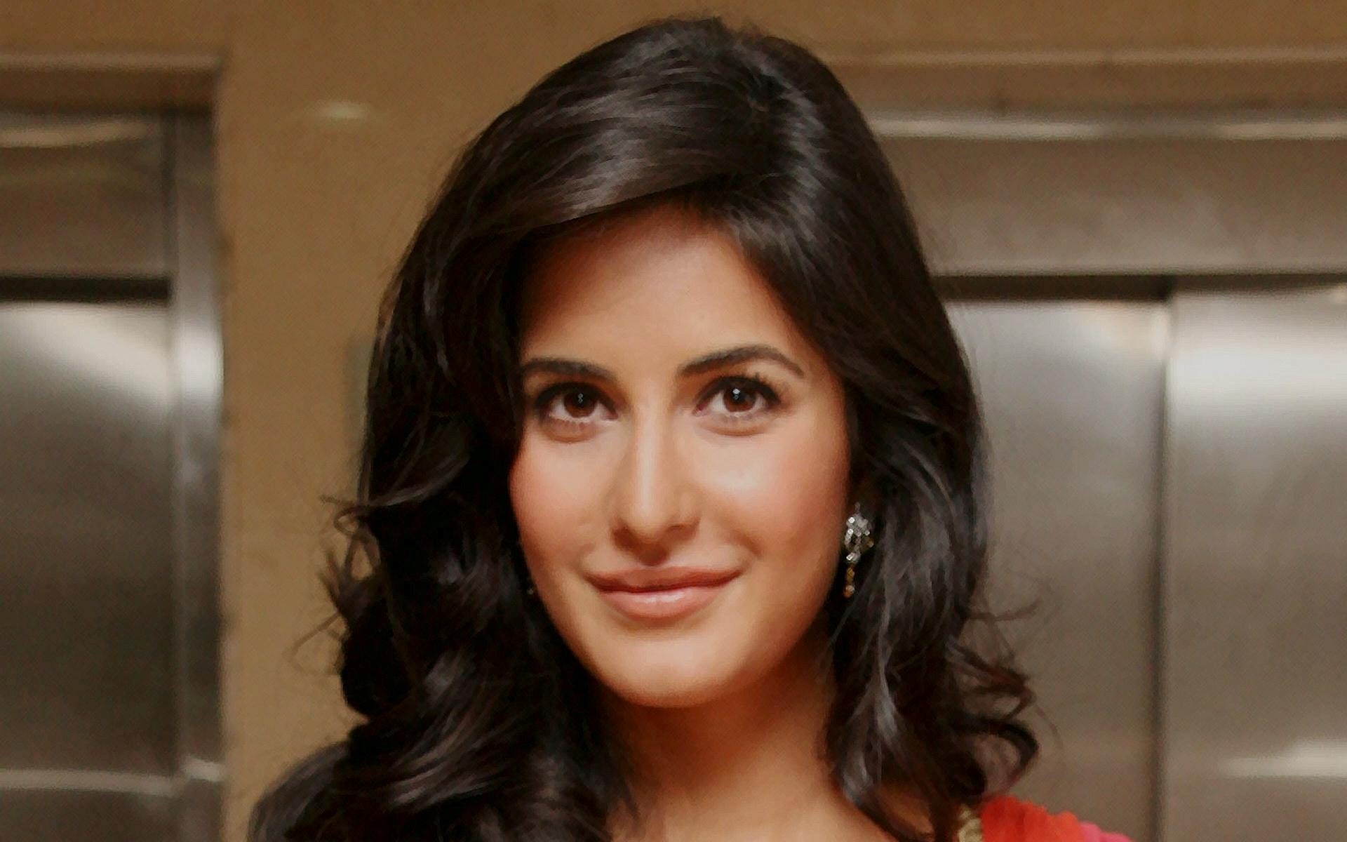 Beautiful Bollywood Actress Katrina Kaif - Katrina Kaif Front Face - HD Wallpaper 