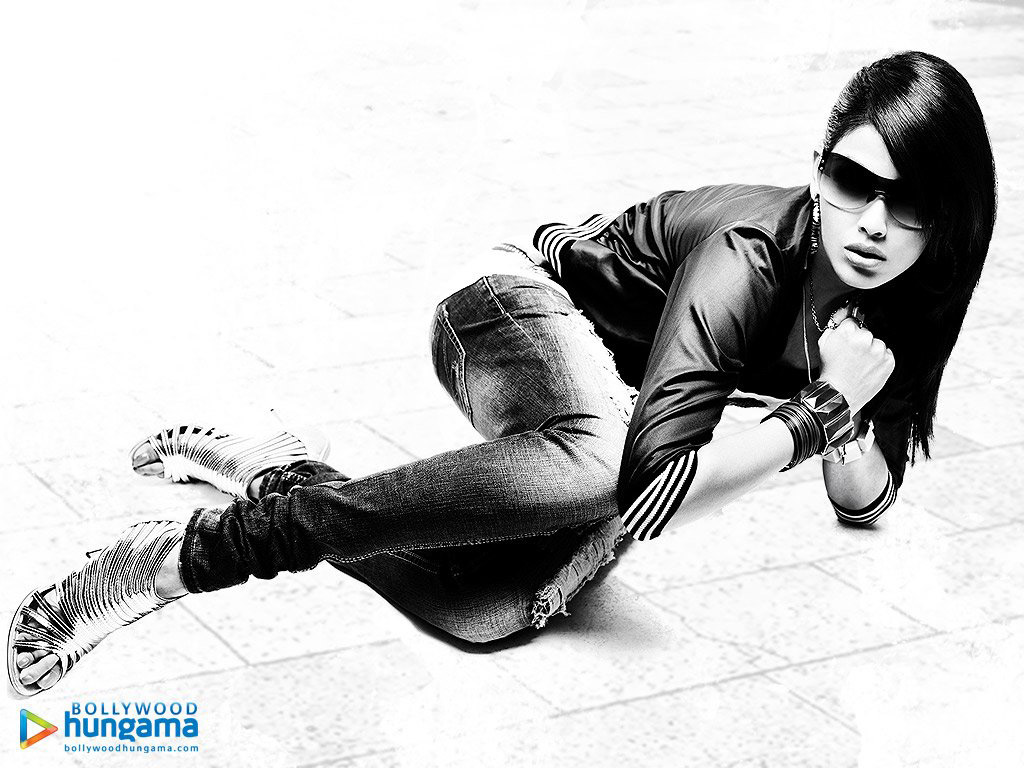 Genelia Dsouza - Bollywood Hungama - HD Wallpaper 