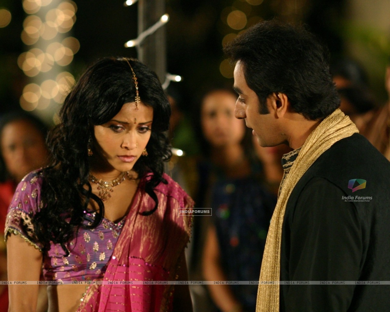 Anubhav Anand Trying To Conveyance Nandana - Perfect Mismatch - HD Wallpaper 
