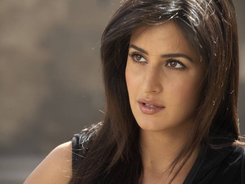 Wallpaper - Katrina Kaif Short Haircut - HD Wallpaper 