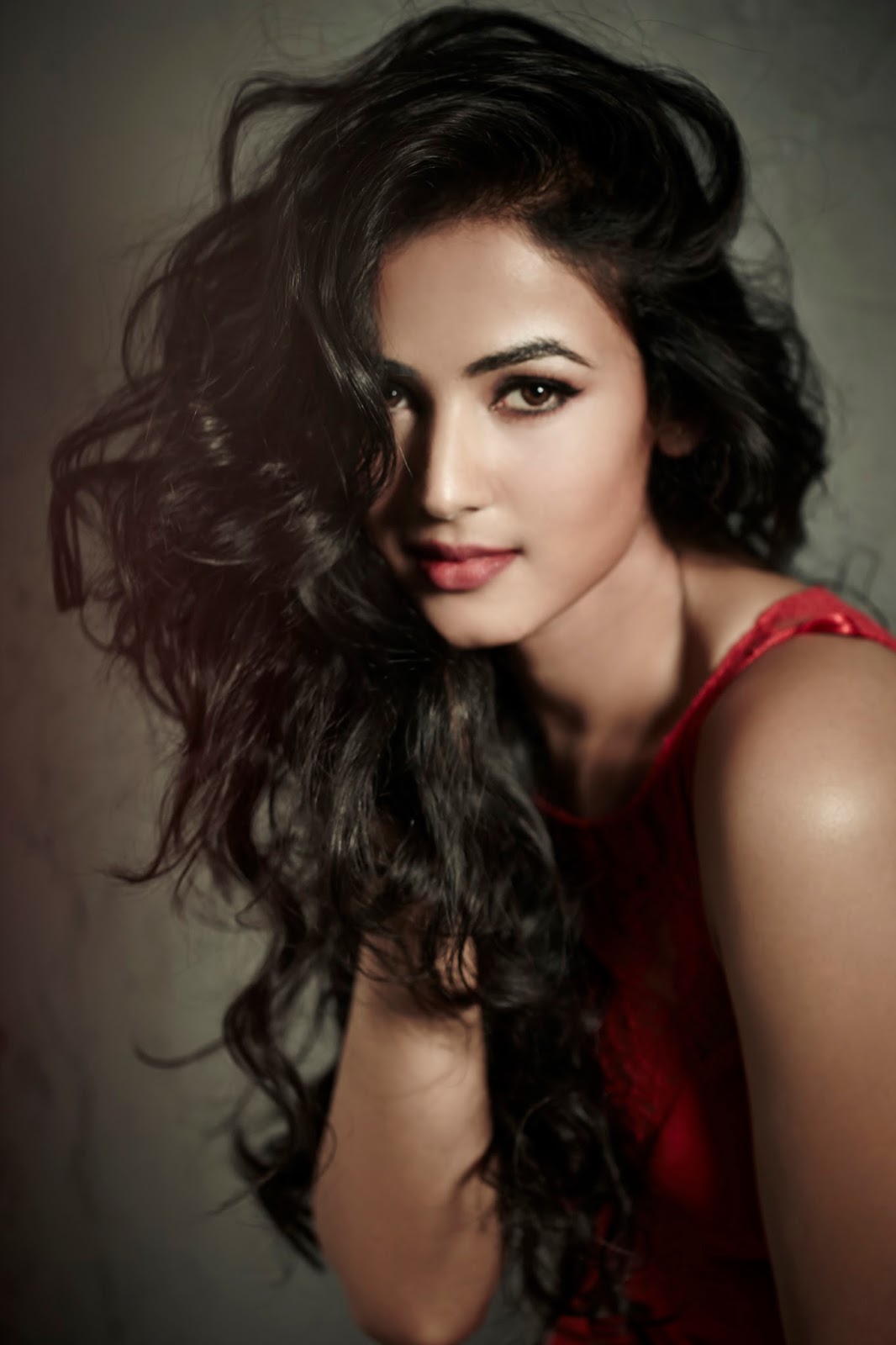 Hd Picture Of Sonal Chauhan - 1066x1600 Wallpaper 