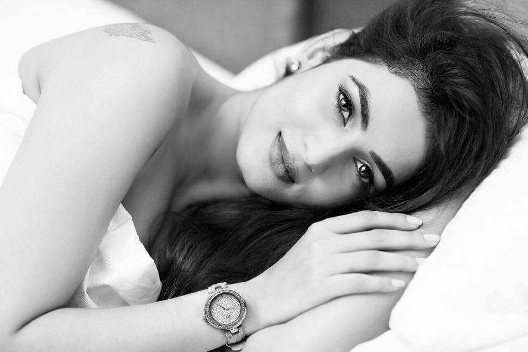 Sonal Chauhan Wiki - Sonal Chauhan 2017 Bedsheet - HD Wallpaper 