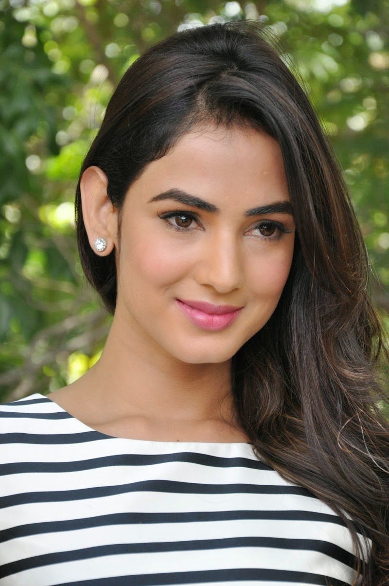 Sonal Chauhan Latest Glam Pics Hq Photo - Photo Shoot - HD Wallpaper 
