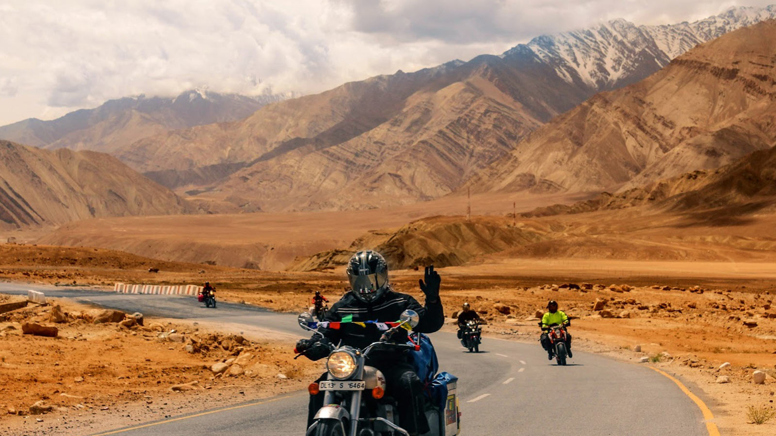 Ladakh Bike Trip - 1600x900 Wallpaper 