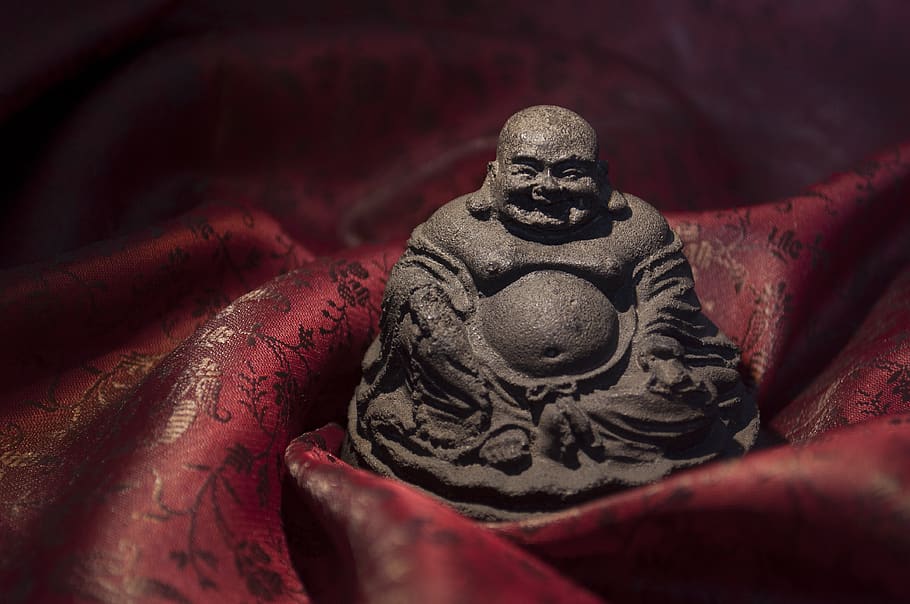 Buddha, Religion, Statuette, Praying, Buda, Religião, - Horror - HD Wallpaper 
