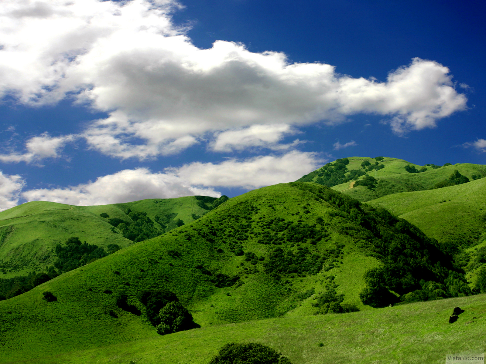 Green Hills Windows 7 Scenery Wallpaper - Hills Background - HD Wallpaper 