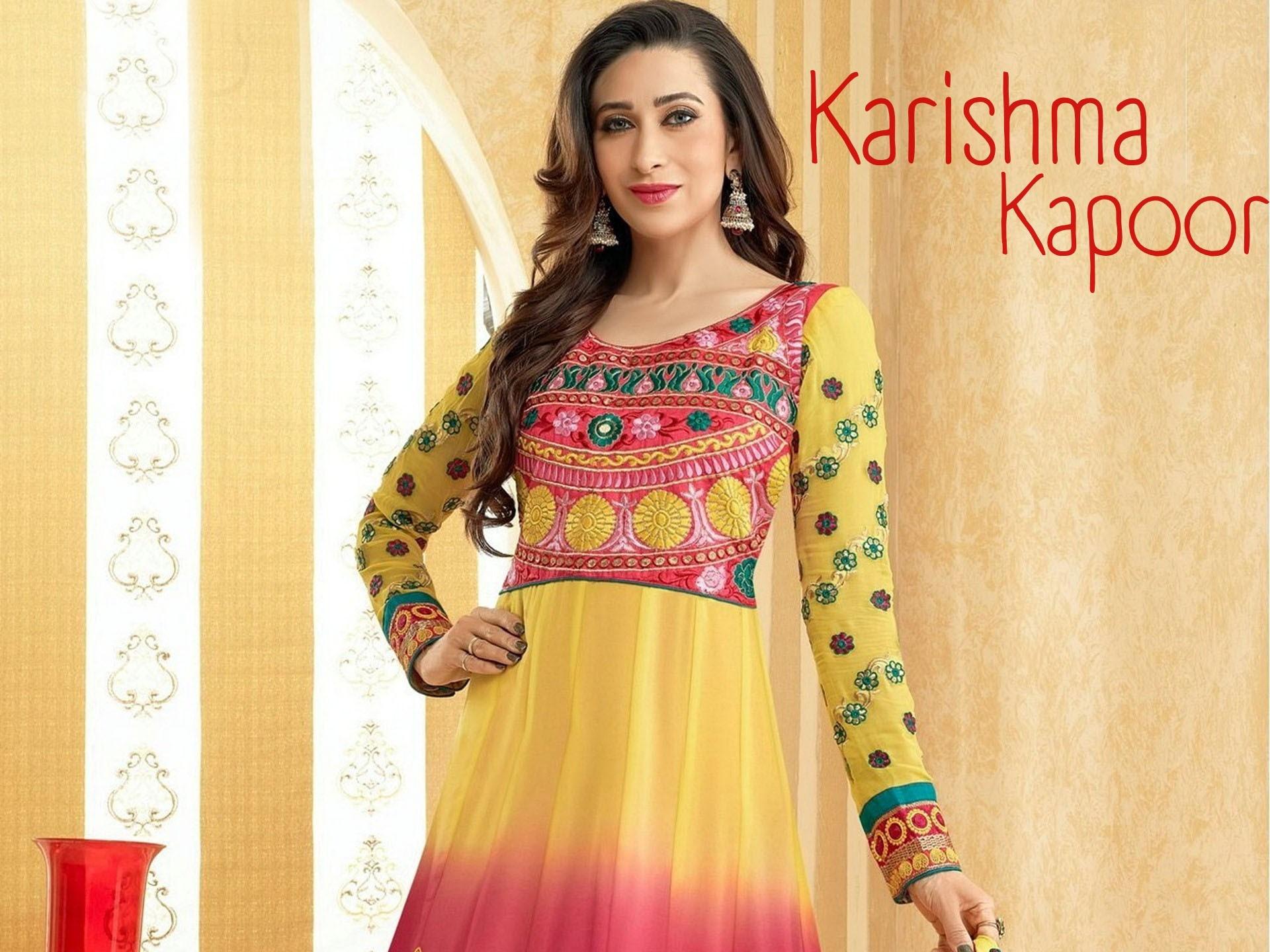 Smiling Karishma Kapoor - Karishma Kapurs Photos Download - HD Wallpaper 
