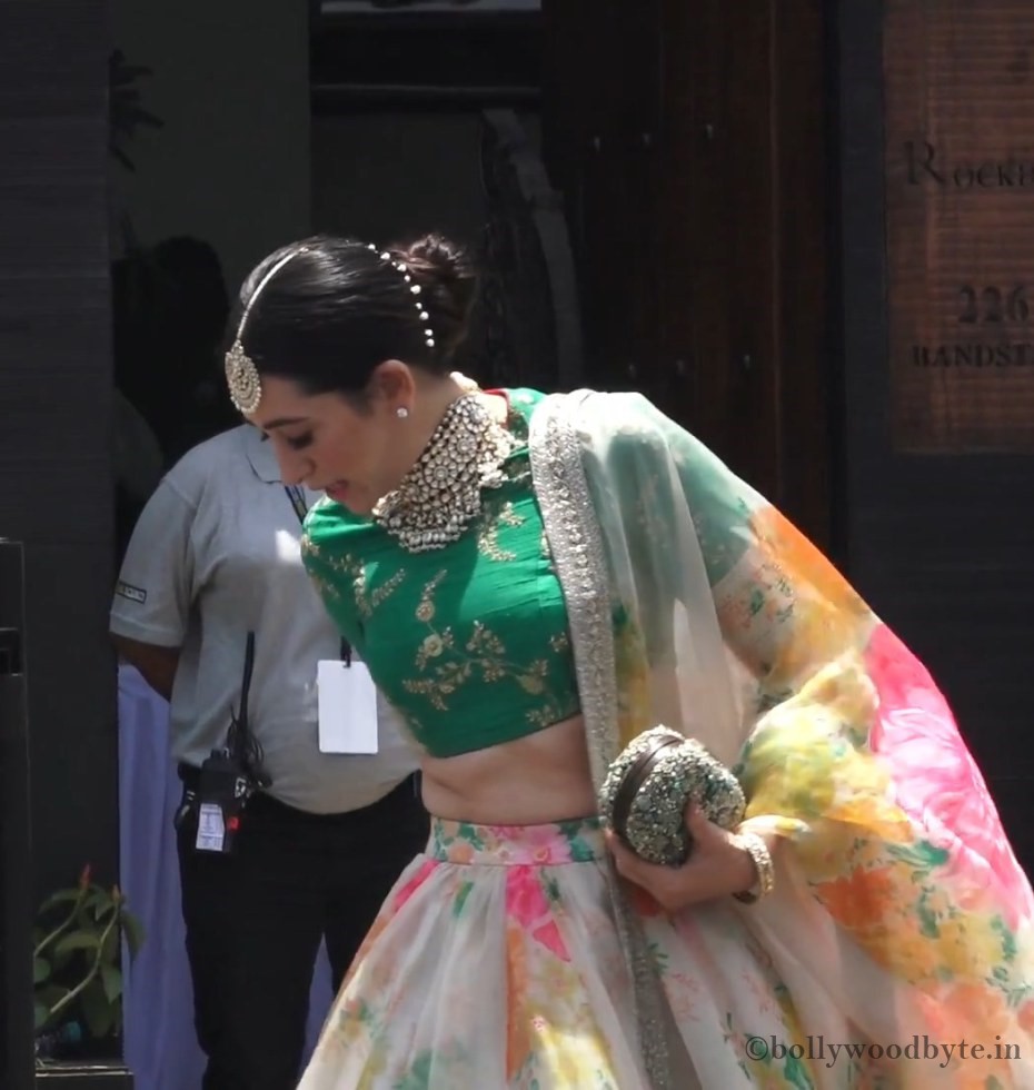 Karisma Kapoor At Sonam Kapoor S Wedding - HD Wallpaper 
