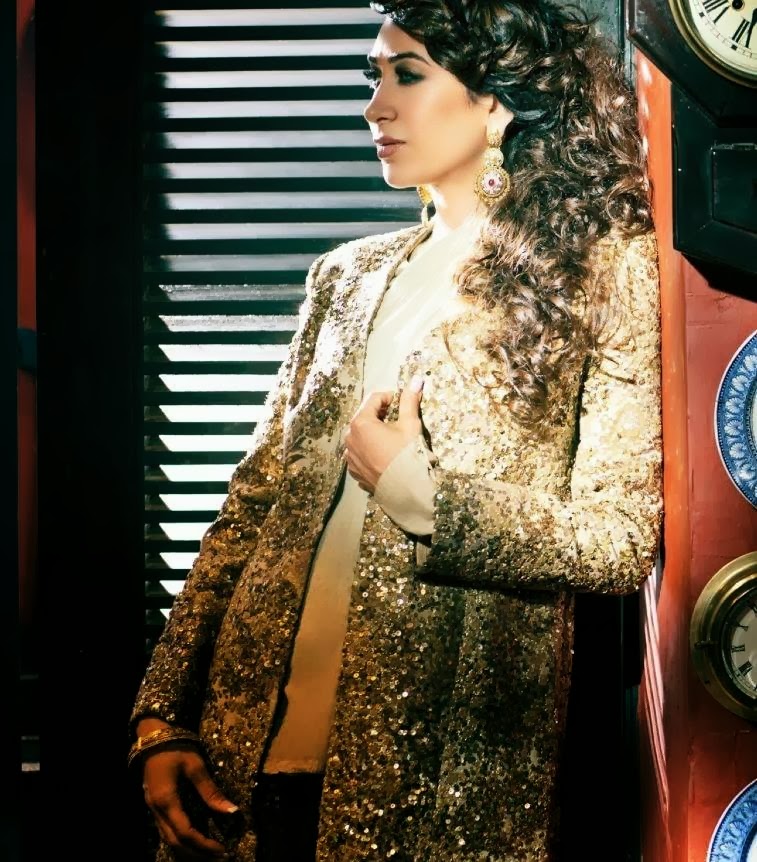 Karishma Kapoor Ke Wallpaper - Karishma Kapoor New Photo Shoots - HD Wallpaper 