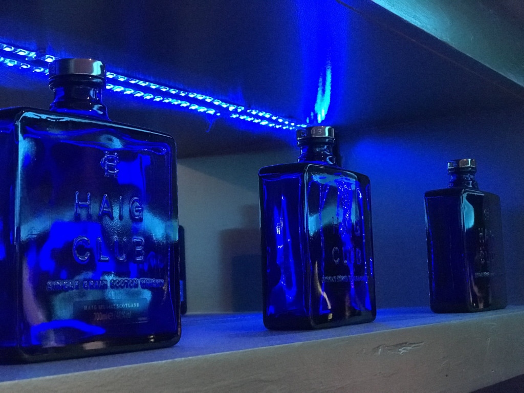 Bottles Inside Bollywood Nightclub Karishma - Glass Bottle - HD Wallpaper 