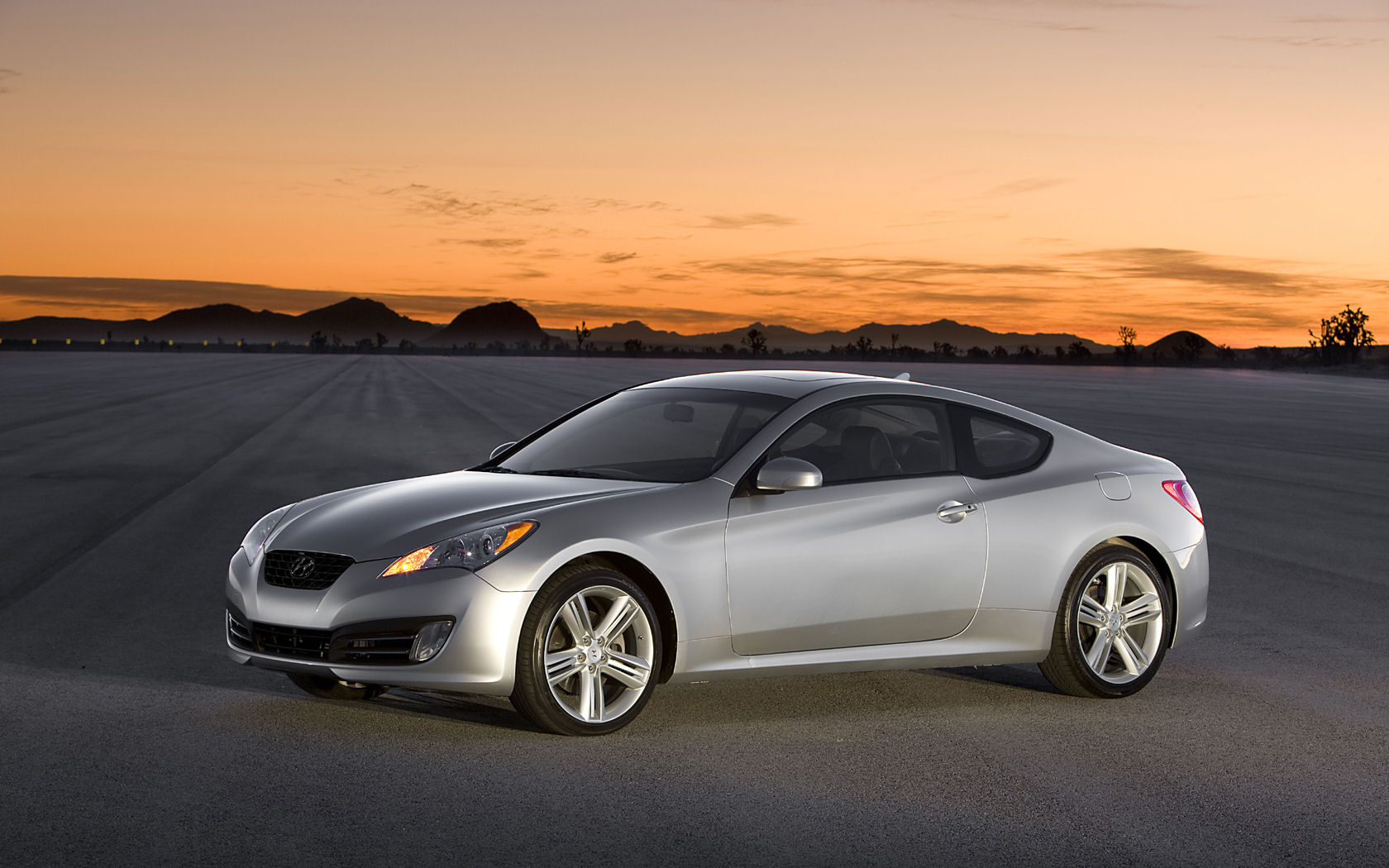 Hyundai Genesis Desktop Wallpaper - Hyundai Genesis Coupe - HD Wallpaper 