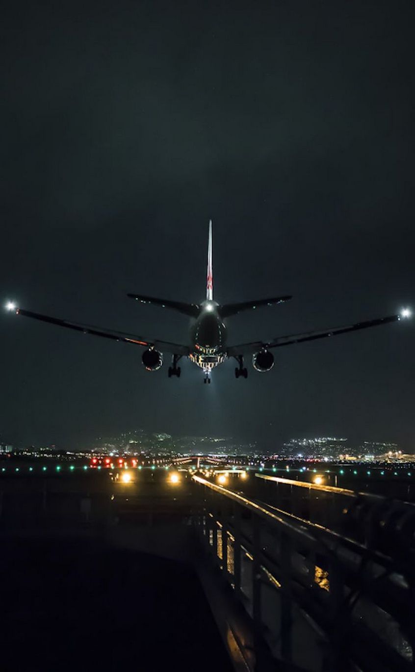 Landing Plane Night Airport - Aviones Fondo De Pantalla - HD Wallpaper 