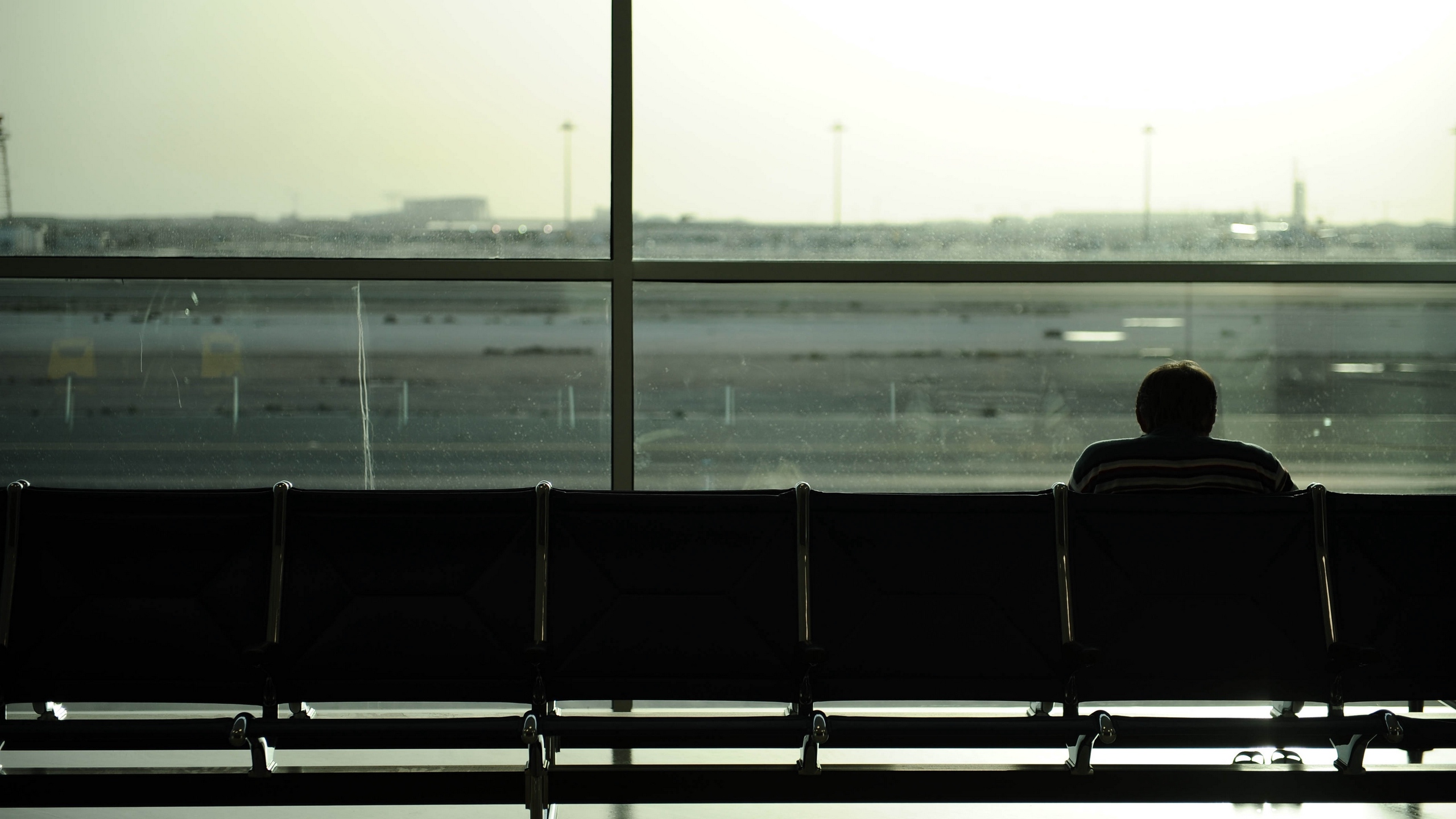 Wallpaper People, Airport, Waiting - Airport Waiting Wallpaper Hd - HD Wallpaper 