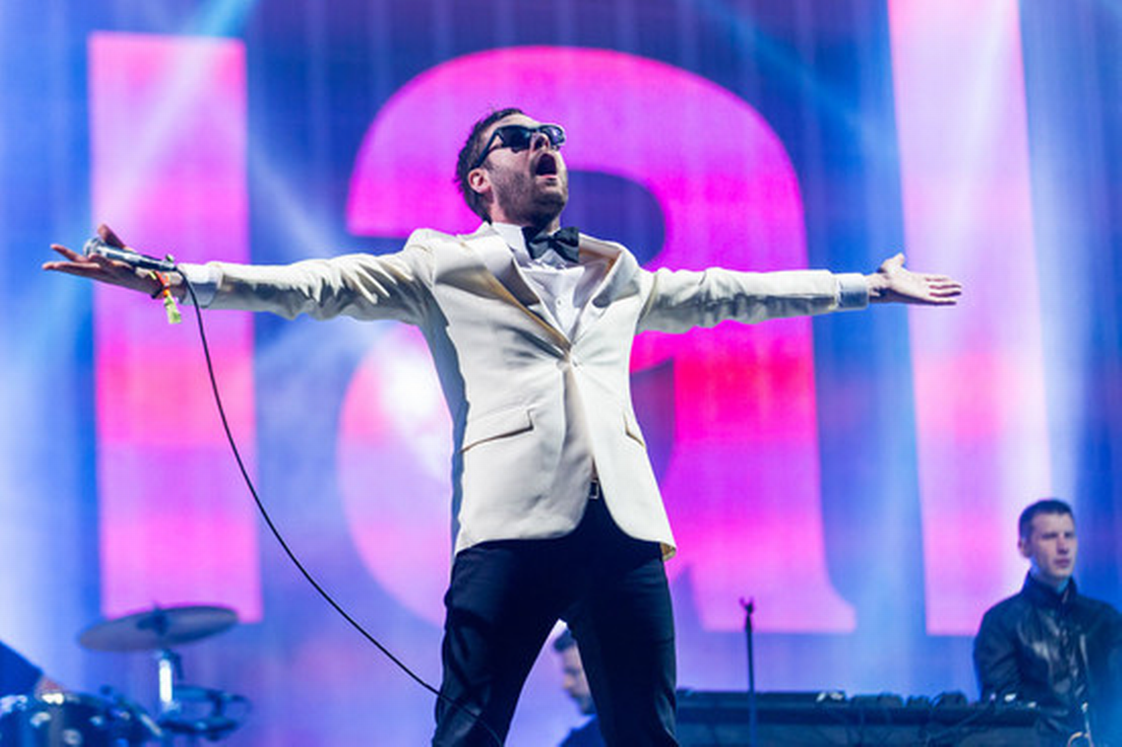 Kasabian - Tom Meighan Glastonbury 2016 - HD Wallpaper 