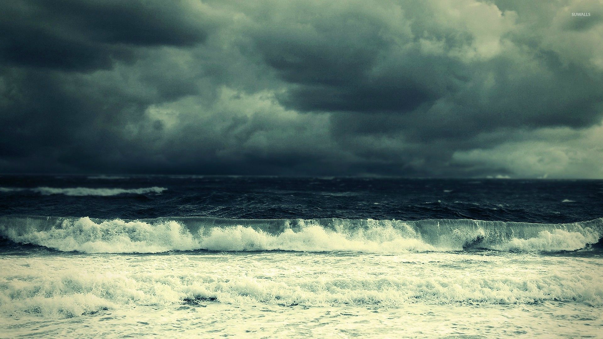 Stormy Sky In Sea - HD Wallpaper 
