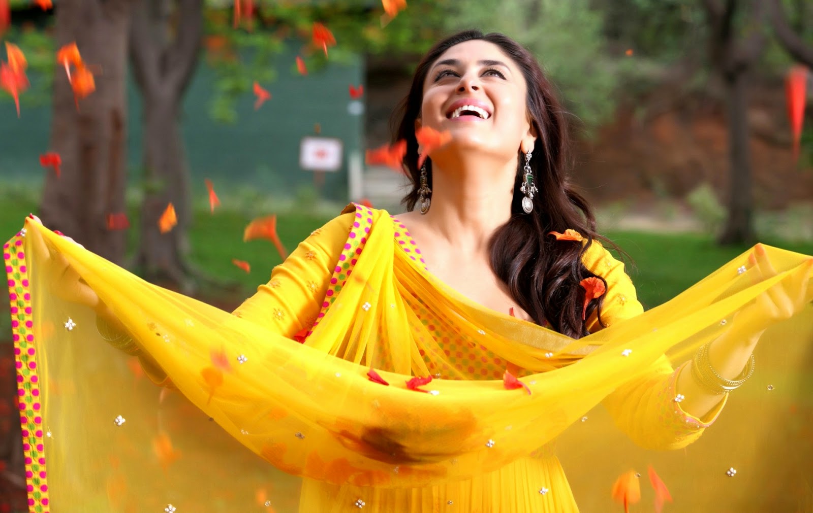 Kareena Kapoor Khan 2015 - HD Wallpaper 