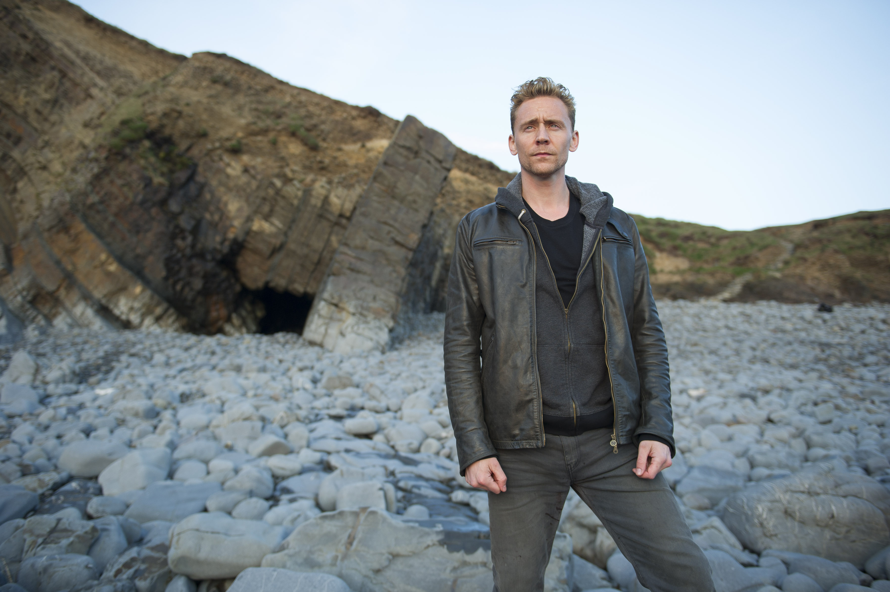 Tom Hiddleston The Night Manager Photoshoot - HD Wallpaper 