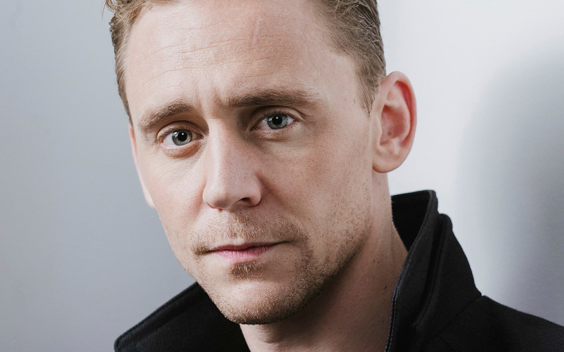 Tom Hiddleston Wallpaper Eyes Face - Actor De Loki - HD Wallpaper 
