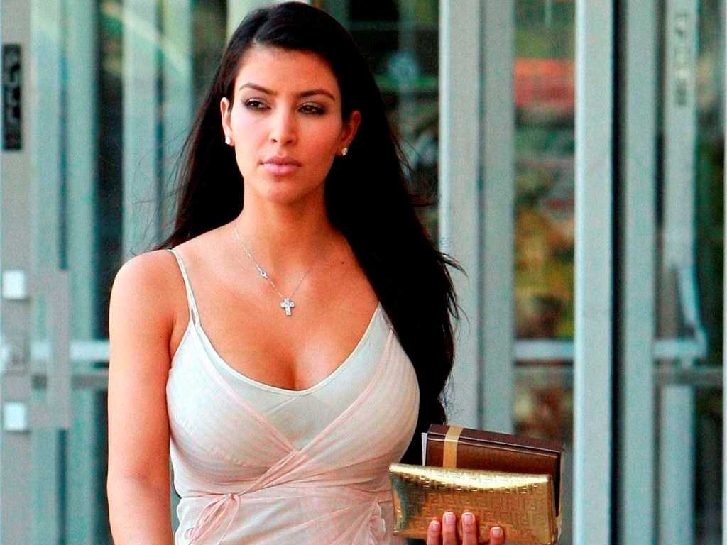 Kardashian Wallpaper - Pamela Anderson In Big Boss - HD Wallpaper 