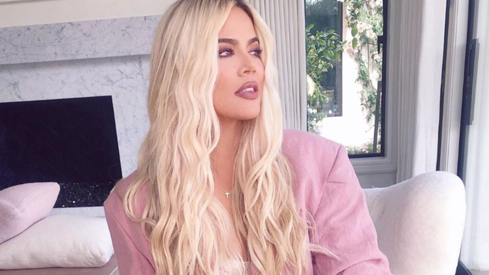 She Tragically Lost Her Furry Friend Gabbana In January - Kardashians Christmas Decorations 2019 - HD Wallpaper 