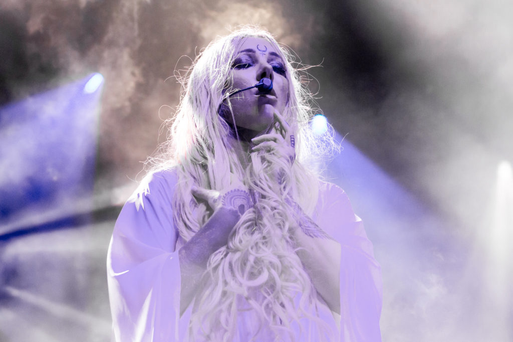 Maria Brink Net Worth, Family, Husband, Career, Pics - Performance - HD Wallpaper 