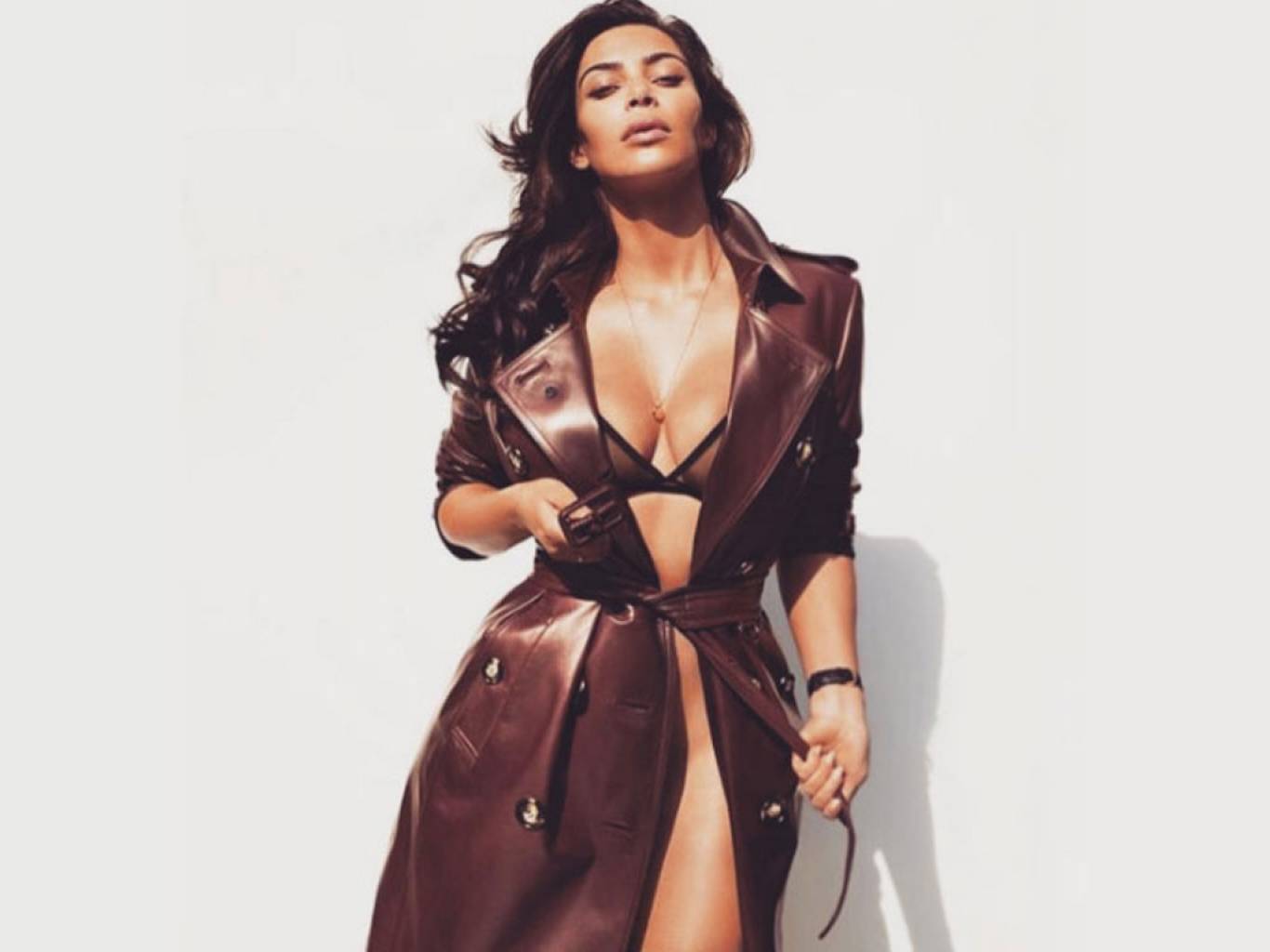 Kim Kardashian Wallpapers - Kim Kardashian Gq Coat - HD Wallpaper 