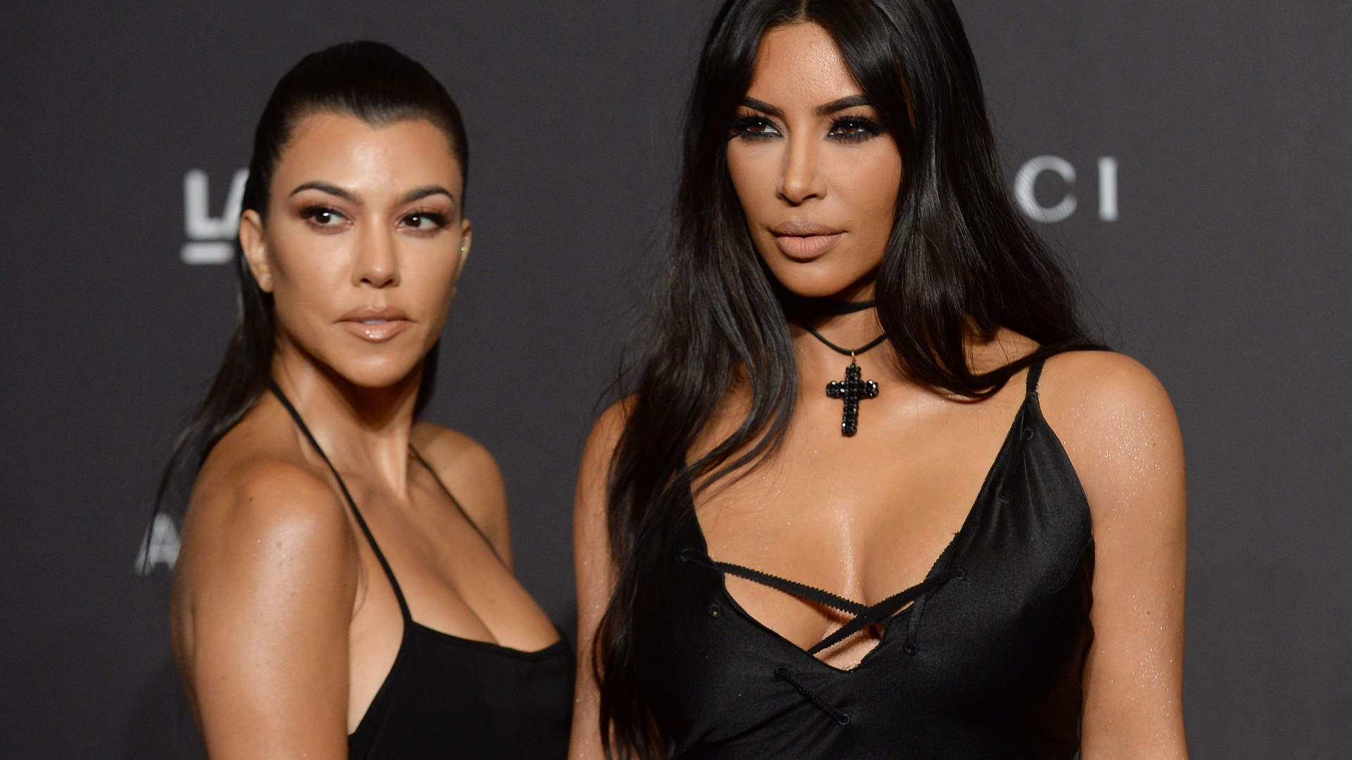 Kourtney And Kim Kardashian - HD Wallpaper 