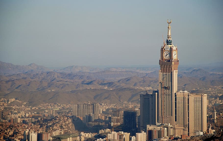 Aerial Photo Of Building With Clock Tower, Mecca, Saudi - HD Wallpaper 