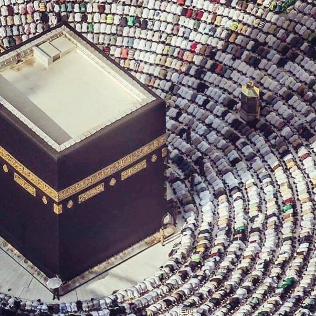 Sujood In Mecca - HD Wallpaper 