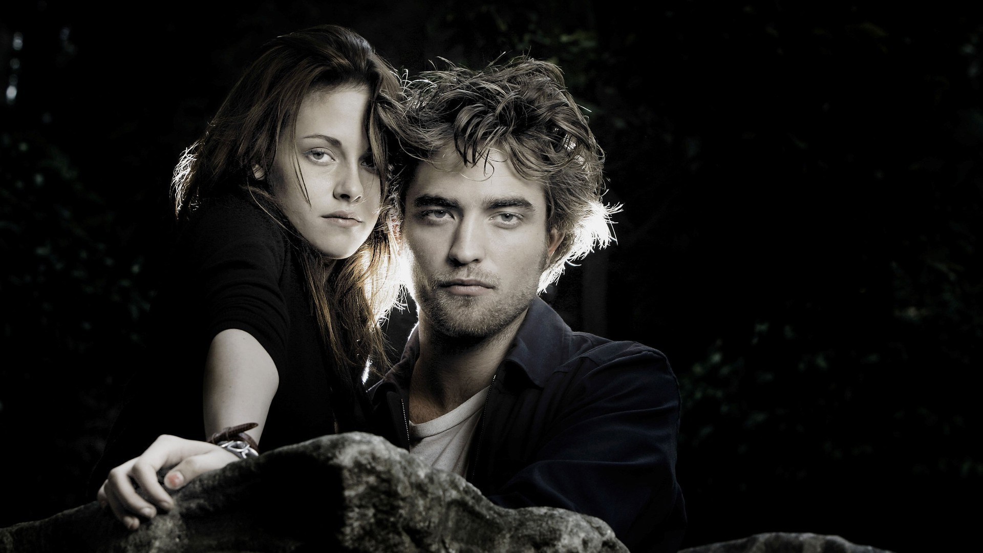 Twilight, Kristen Stewart, Robert Pattinson Wallpapers - Kristen Stewart And Robert Pattinson Photos In Hd - HD Wallpaper 