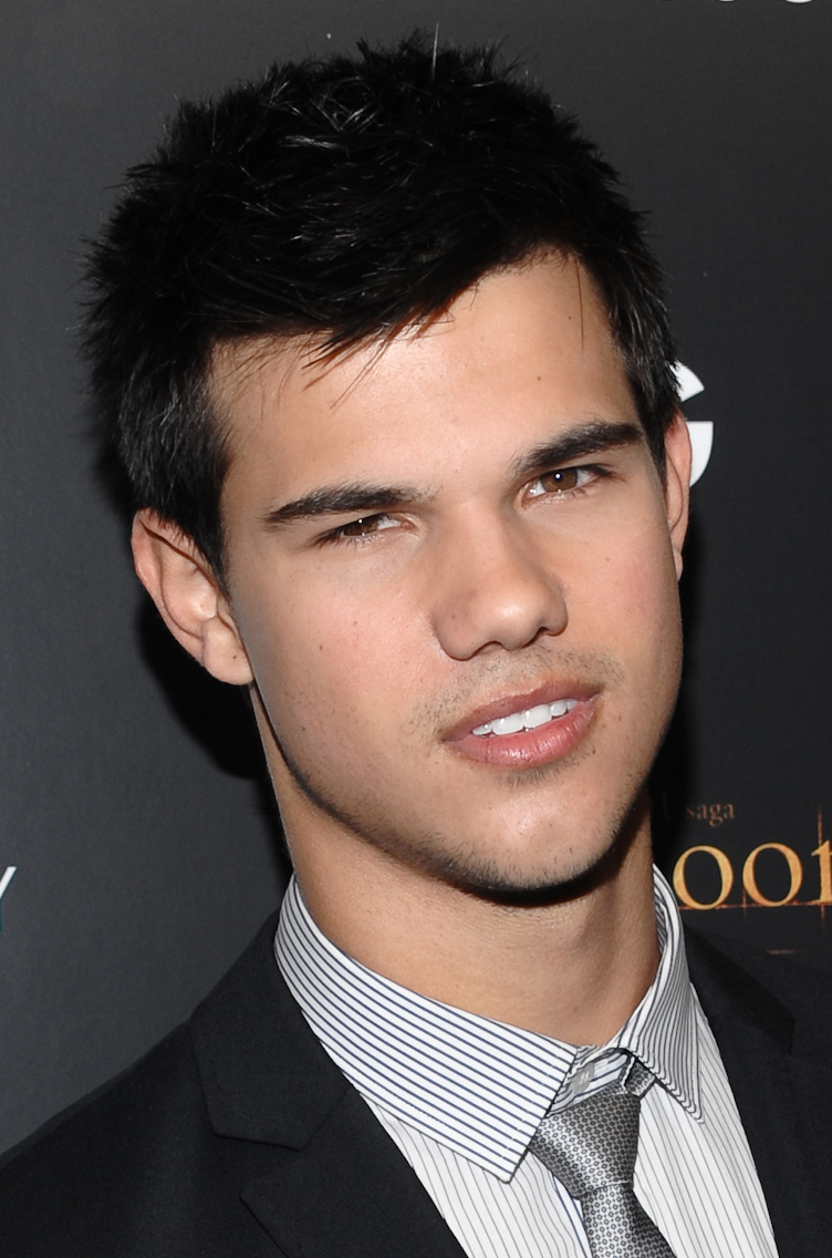 Taylor Lautner 2012 - HD Wallpaper 