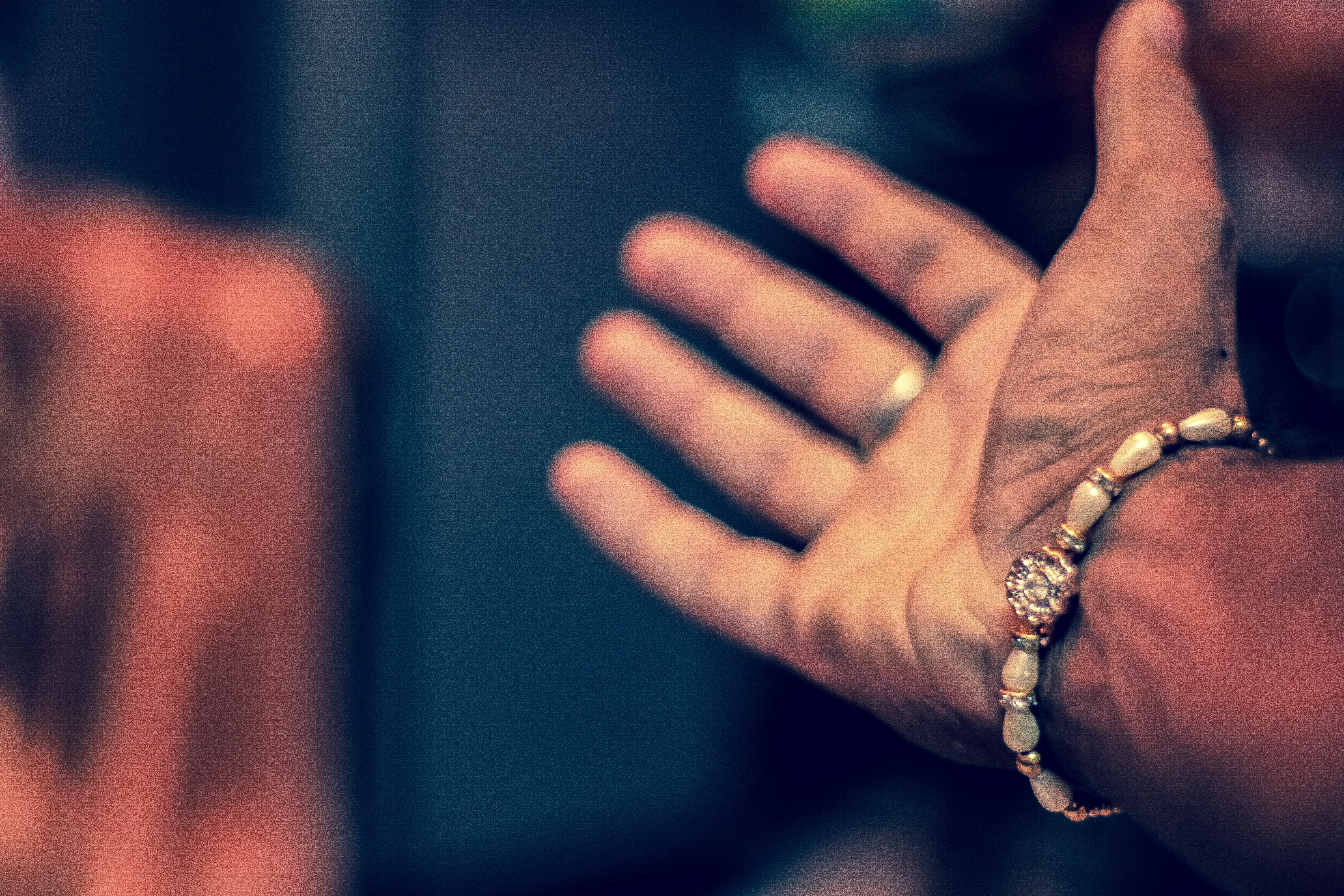 Free Rakhi In Hand - HD Wallpaper 