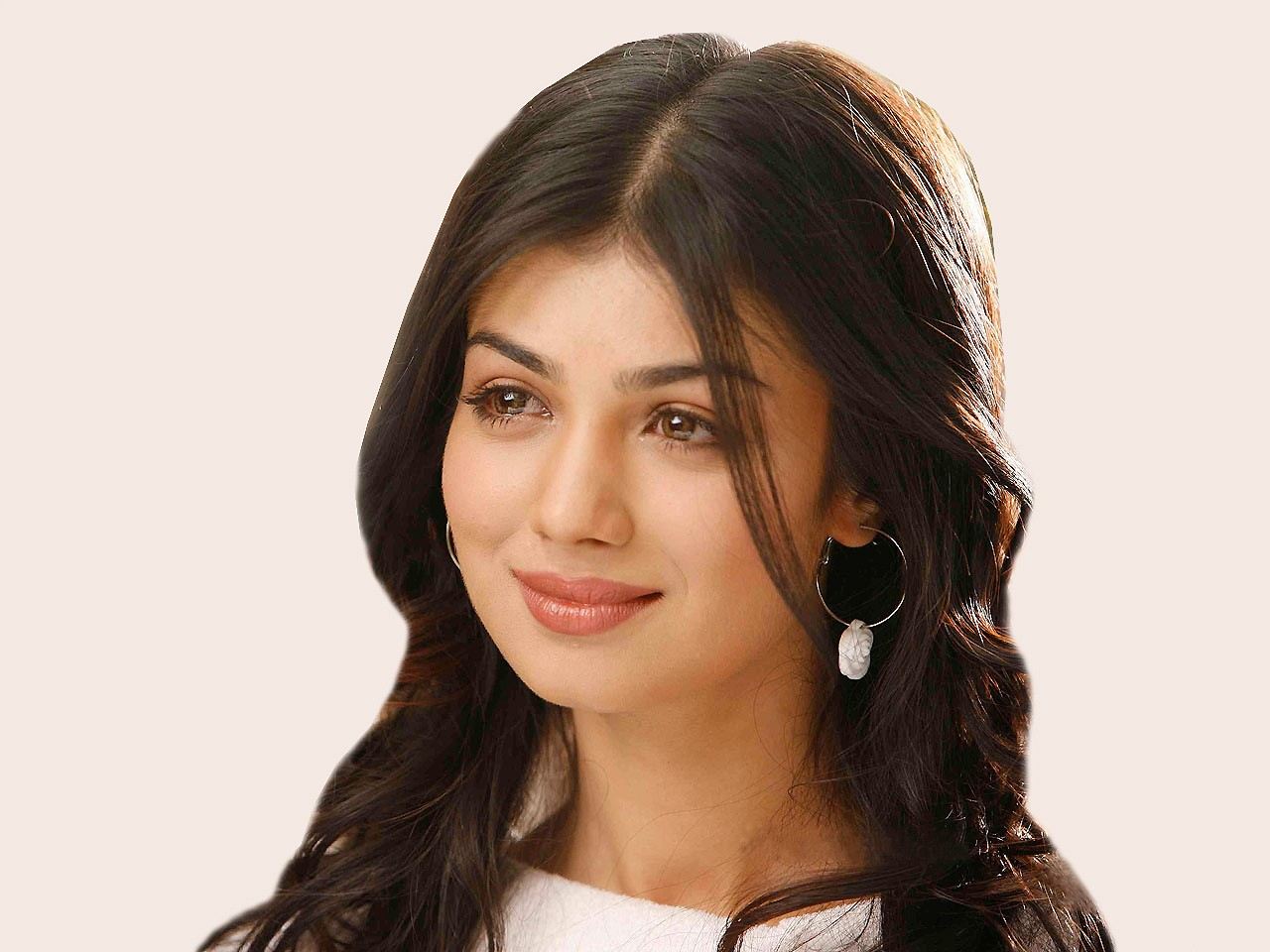 Ayesha Takia Hd Wallpapers - Actresses Look Horrible After Surgery - HD Wallpaper 